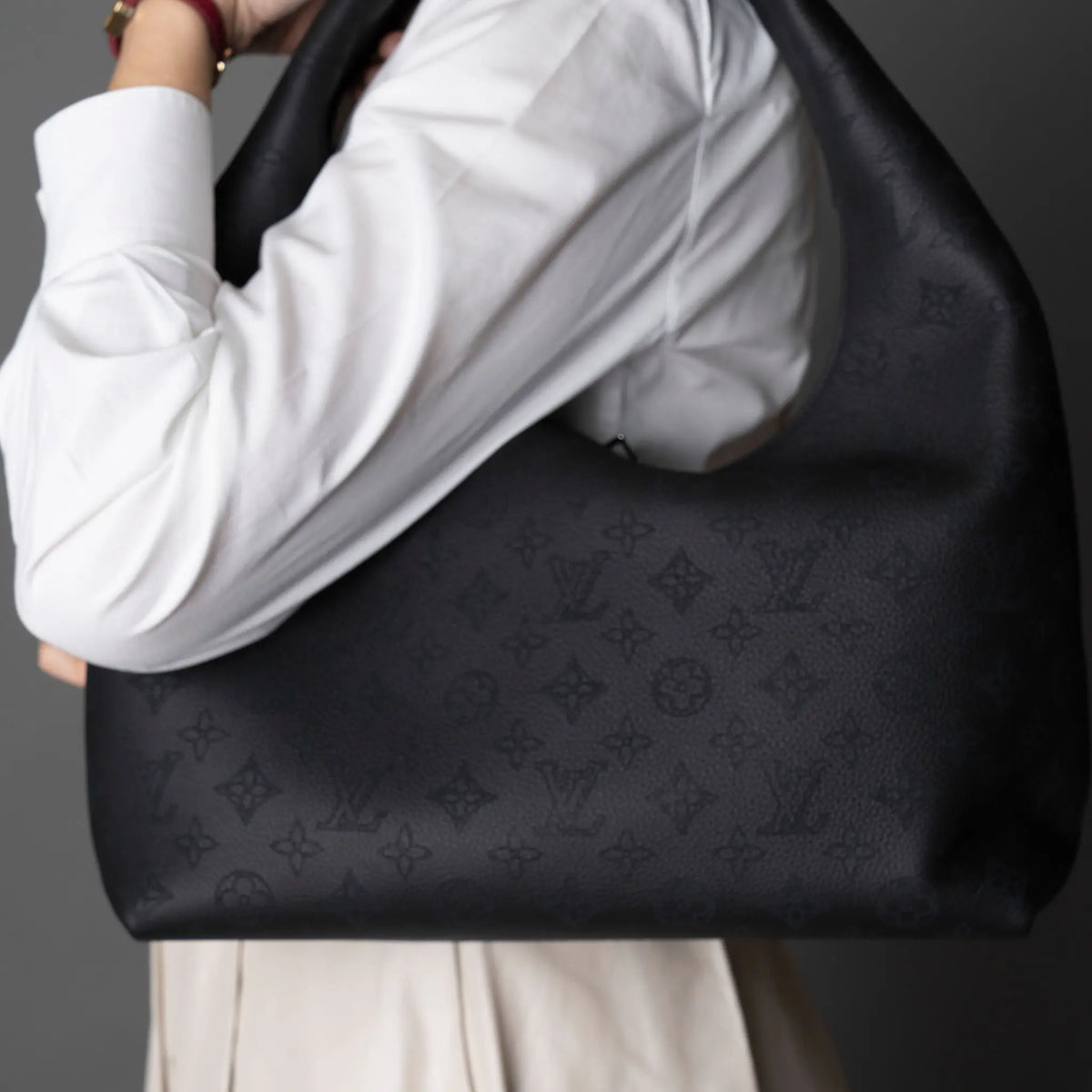 Louis Vuitton Why Not Mahina MM Noir — Front View