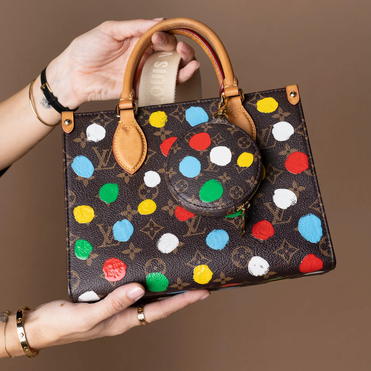 Louis Vuitton Yayoi Kusama Monogram OnTheGo PM — Close-up Detail