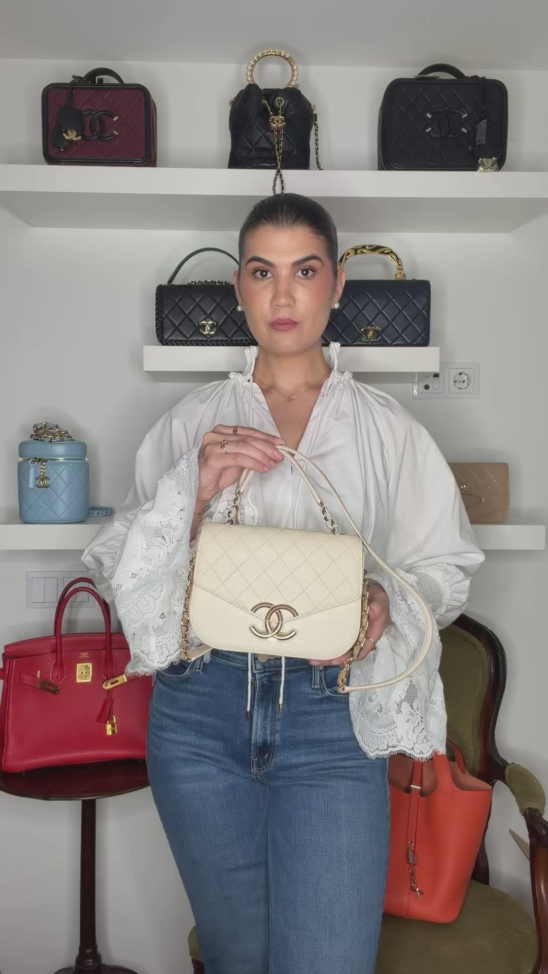 Chanel Small Caviar Paris Cuba Thread Around Flap — Vídeo
