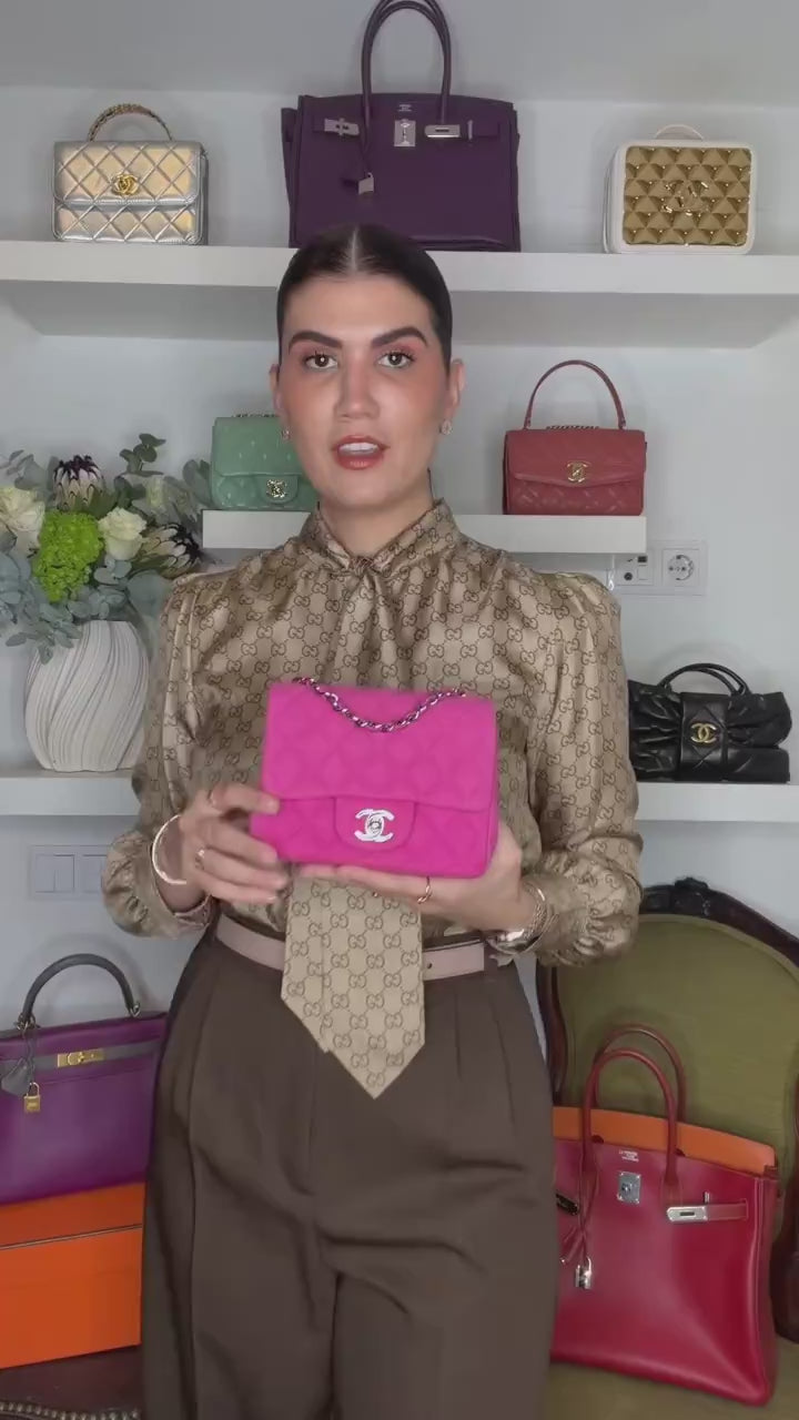 Chanel Mini Square Classic Caviar Single Flap — Vídeo