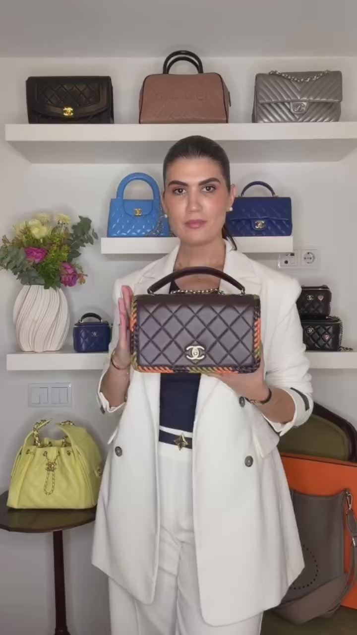 Chanel Medium Quilted Lambskin Whipstitch Flap Bag — Vídeo