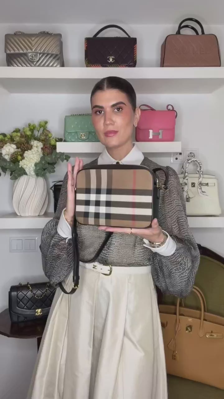 Burberry House Check Macken Small — Vídeo
