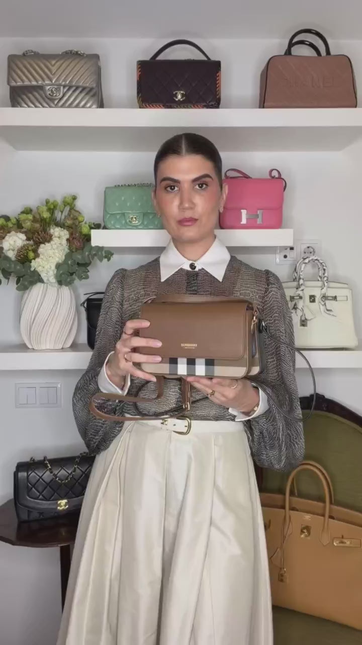 Burberry Hampshire House Check Crossbody black — Vídeo