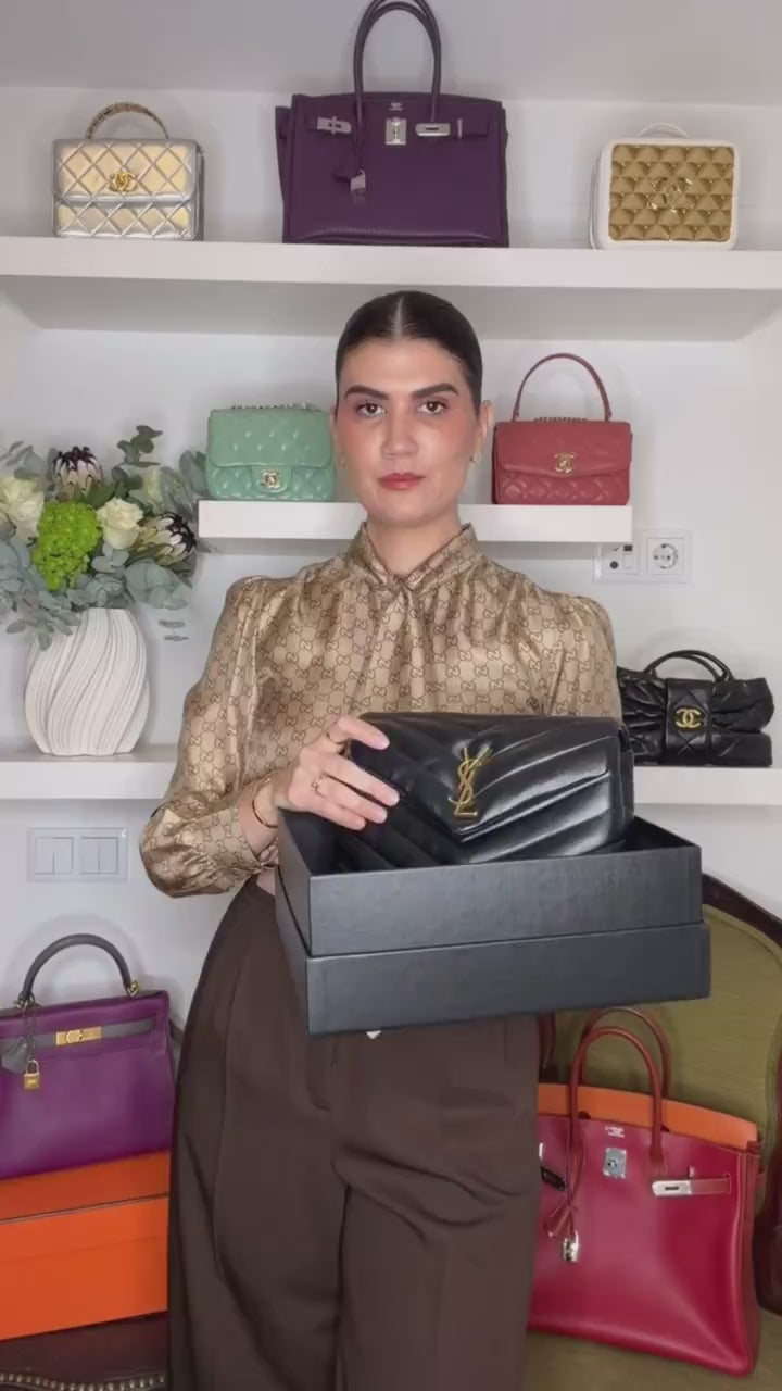 Saint Laurent Small Matelasse Calfskin Monogram LouLou Shoulder Bag — Vídeo