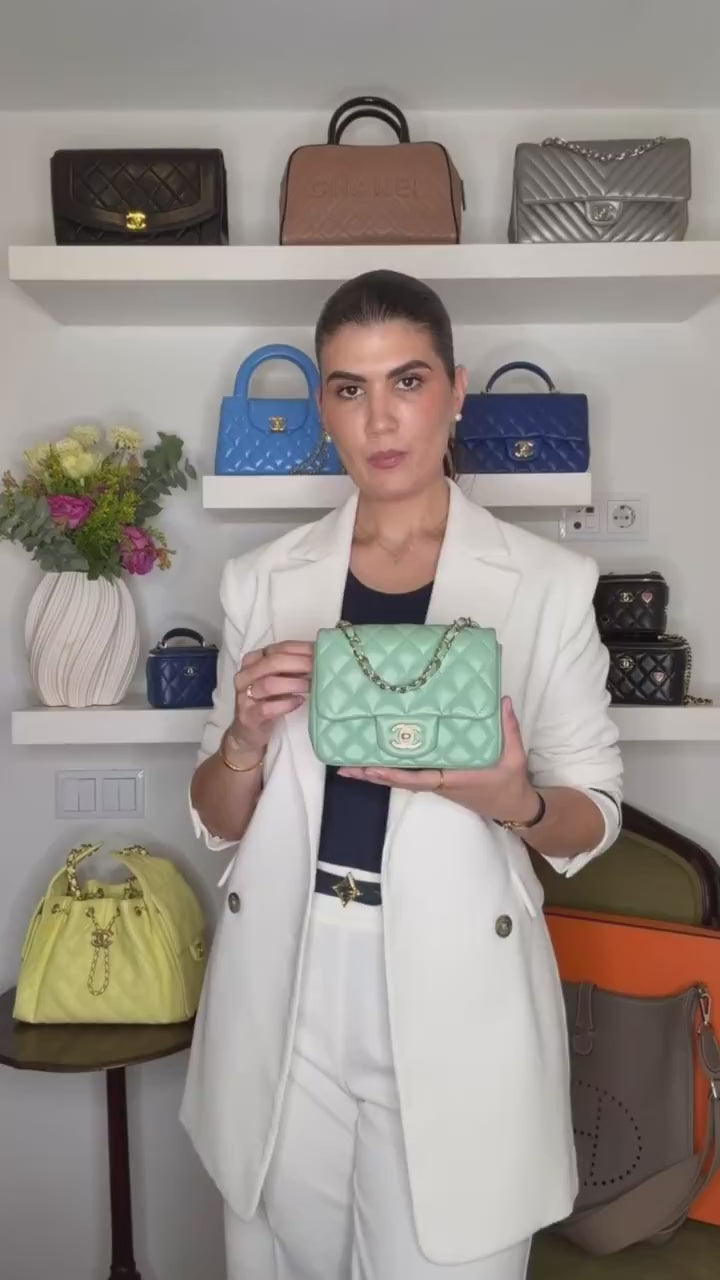 Chanel Mini Square Classic Lambskin Single Flap — Vídeo