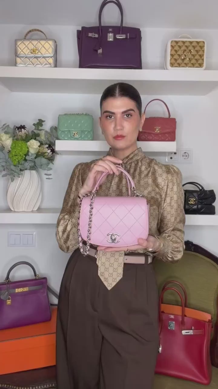 Chanel Small Stitched Calfskin Ring My Bag Flap — Vídeo
