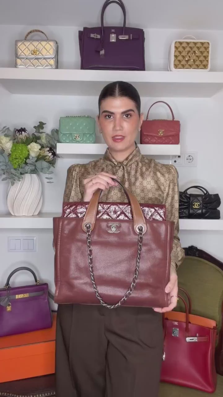 Chanel Iridescent Calfskin In The Mix Portobello Soft Tote — Vídeo