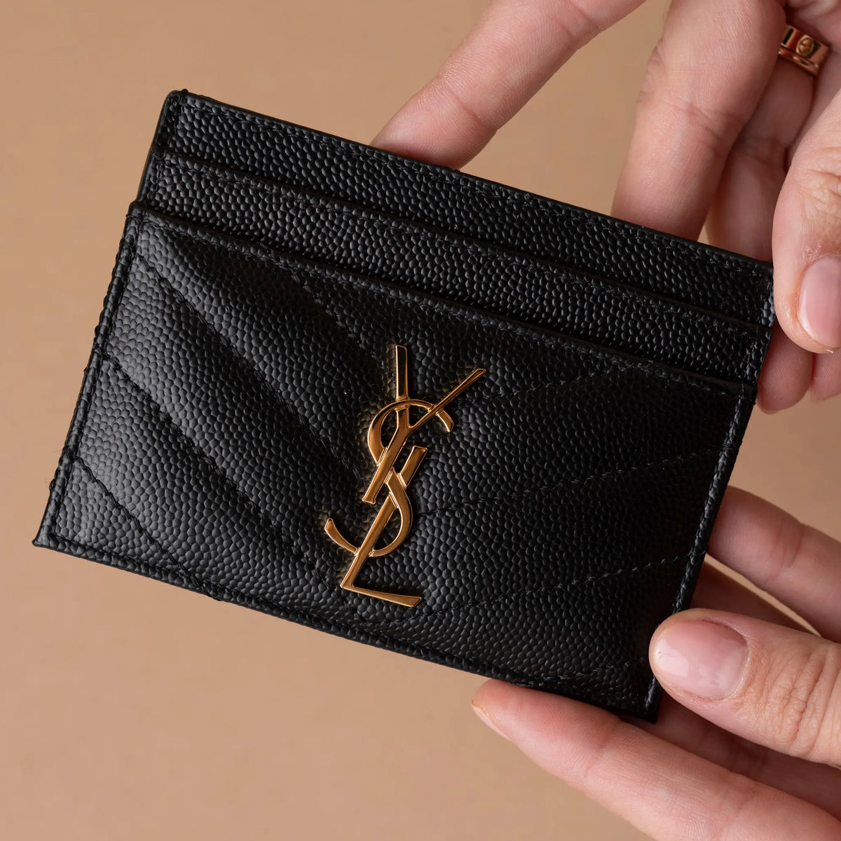 Saint Laurent Chevron Grain de Poudre Cassandre Card Holder — Front View
