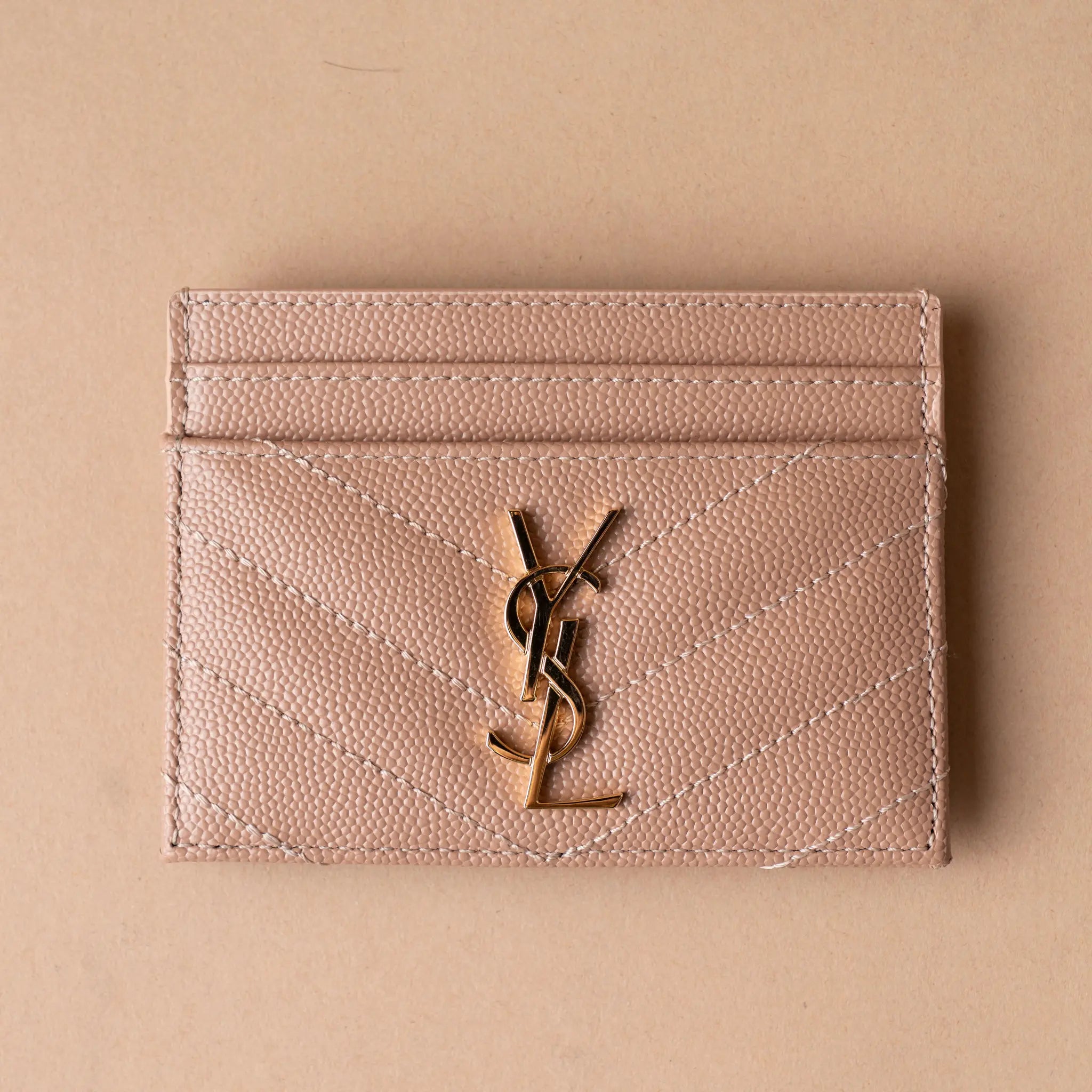 Saint Laurent Grain De Poudre Chevron Cassandre Card Case — Front View