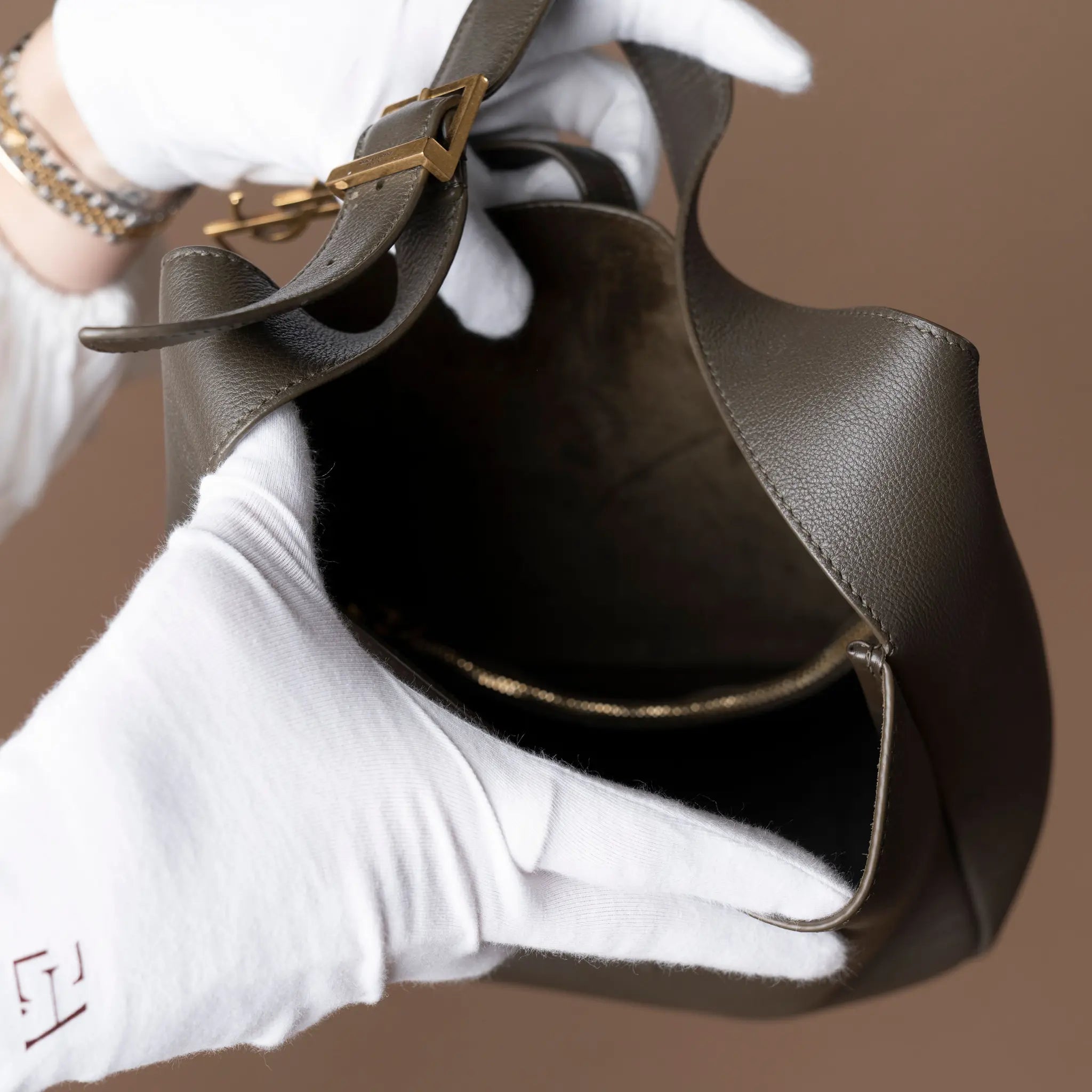 Saint Laurent Small Grained Calfskin Supple Le 5 a 7 Soft Hobo — Front View